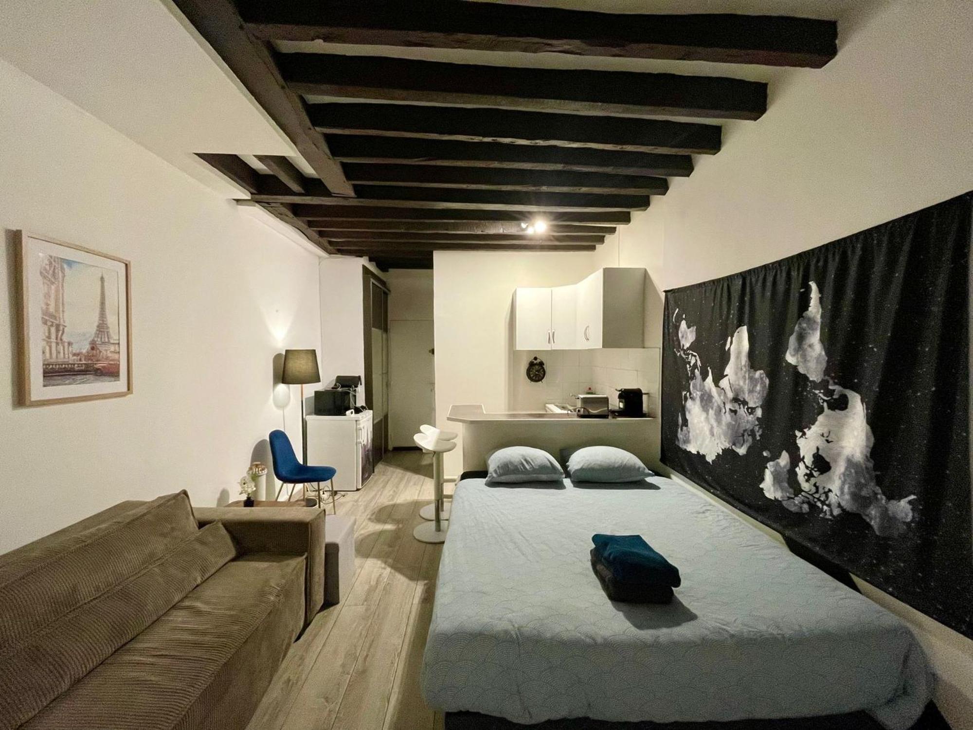 Studio Champs Elysees Ponthieu Parijs